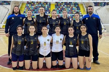 GENÇ KIZ TAKIMIMIZ