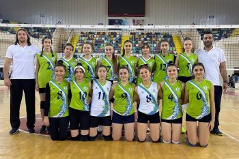 YILDIZ KIZ TAKIMIMIZ