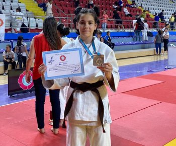 Spor Toto Minikler Türkiye Judo Şampiyonası'nda Beren ÇETİN Türkiye 2.’si oldu.